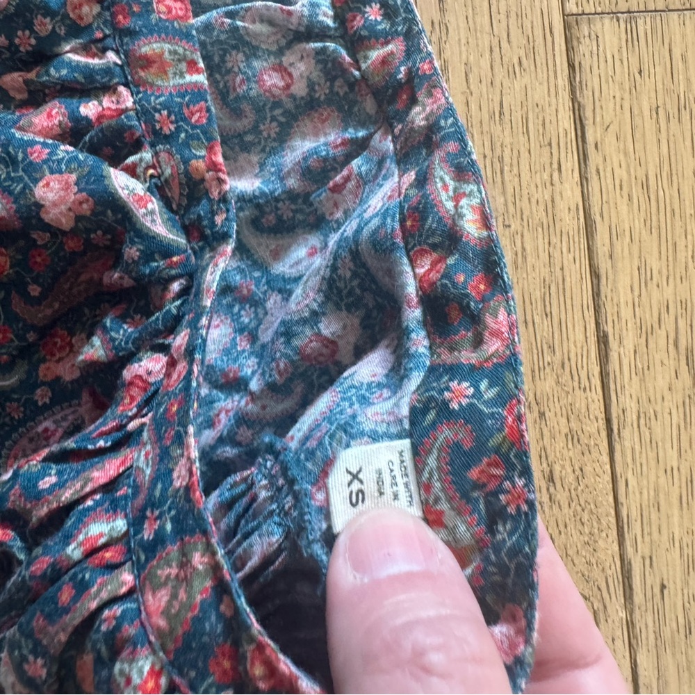 Doen Floral Ruffle Blouse - Black and Pink - Picture 9 of 15